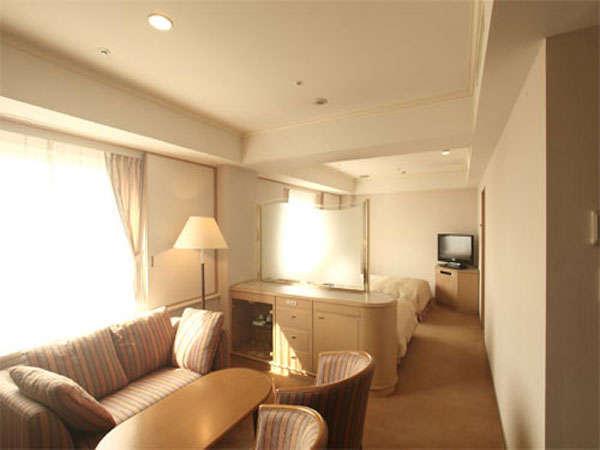 �ċx�݊i���@�}���E�h�C���^�[�i�V���i���z�e�����c