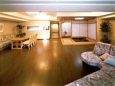 �i����ݕʑ��⁕��R���h�~�j�A����E�F���l�X�̐X�ɓ�