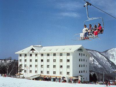 �O���[�v�ݐ؃o�X�ōs���@�X�L�[���X�m�{�c�A�[