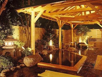 �O���[�v�ݐ؃o�X�ōs���@�X�L�[���X�m�{�c�A�[